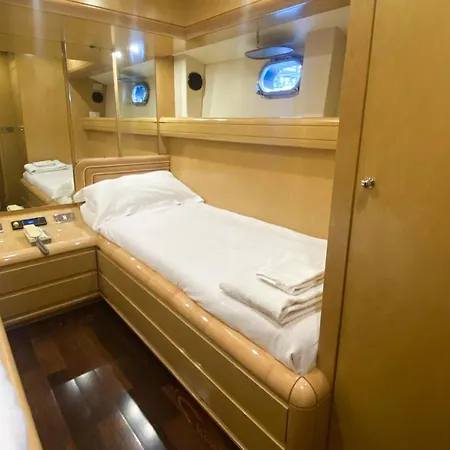 Bb Boat Lady A Genua