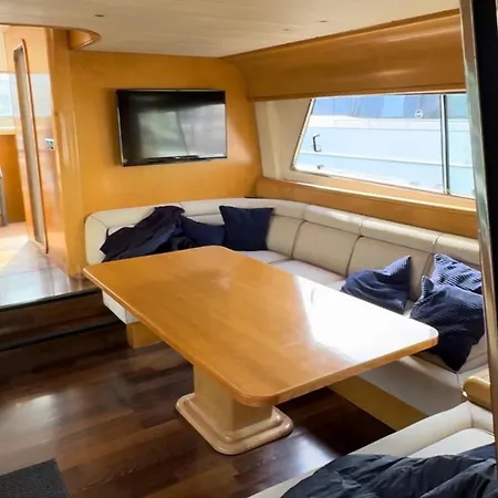 Bb Boat Lady A Genua