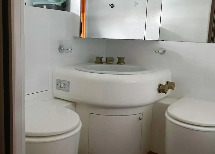 Botel Bb Boat Lady A